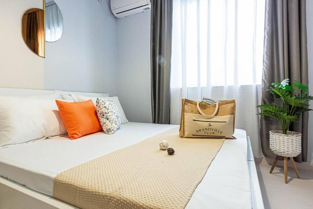 22 - & Access * Himara